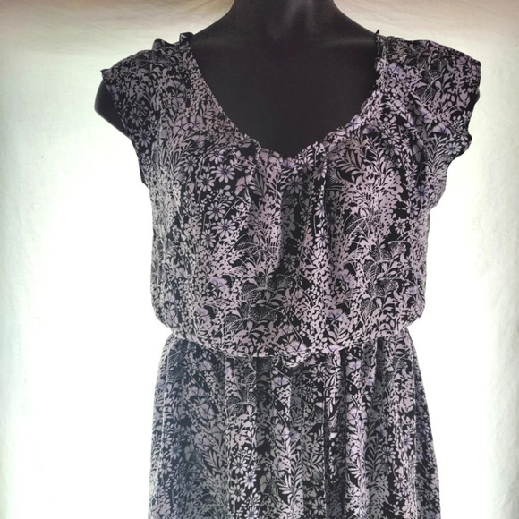 Pretty Flowy Dress EUC - Picture 3 of 13